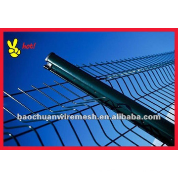 Bending wire mesh fence & posts
